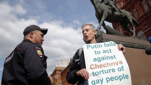 gay mosca cecenia attivista