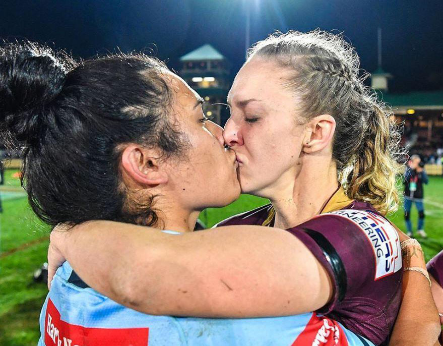 Karina Brown e Vanessa Foliaki rugbi bacio lesbo
