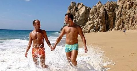 coppia gay spiaggia