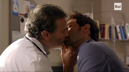 un medico in famiglia, bacio gay