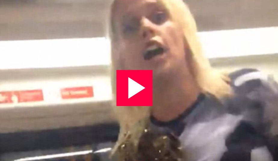 Londra: due madri insultano e incoraggiano i figli ad insultare un trans su un treno (VIDEO)