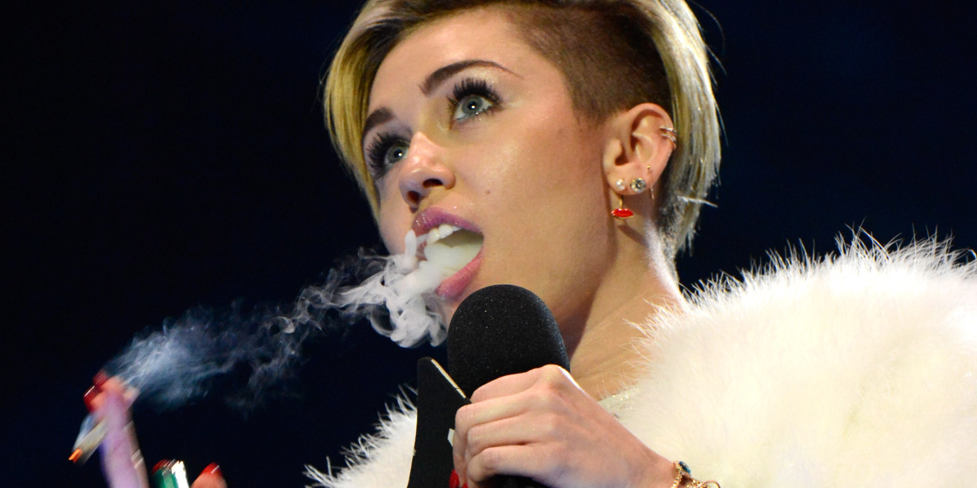 Miley Cyrus dice stop alla marijuana: "Nessuno ha mai fumato così tanto come me..."