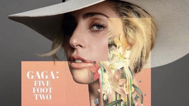 lady GAGA : FIVE FOOT TWO