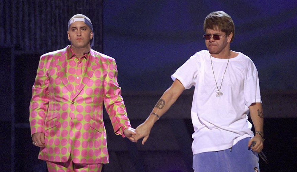 Eminem regala a Elton John