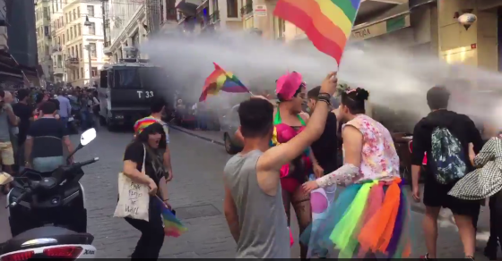 Instambul, la polizia vieta il Pride