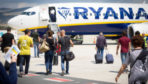 Ryanair, da novembre addio al bagaglio a mano gratis