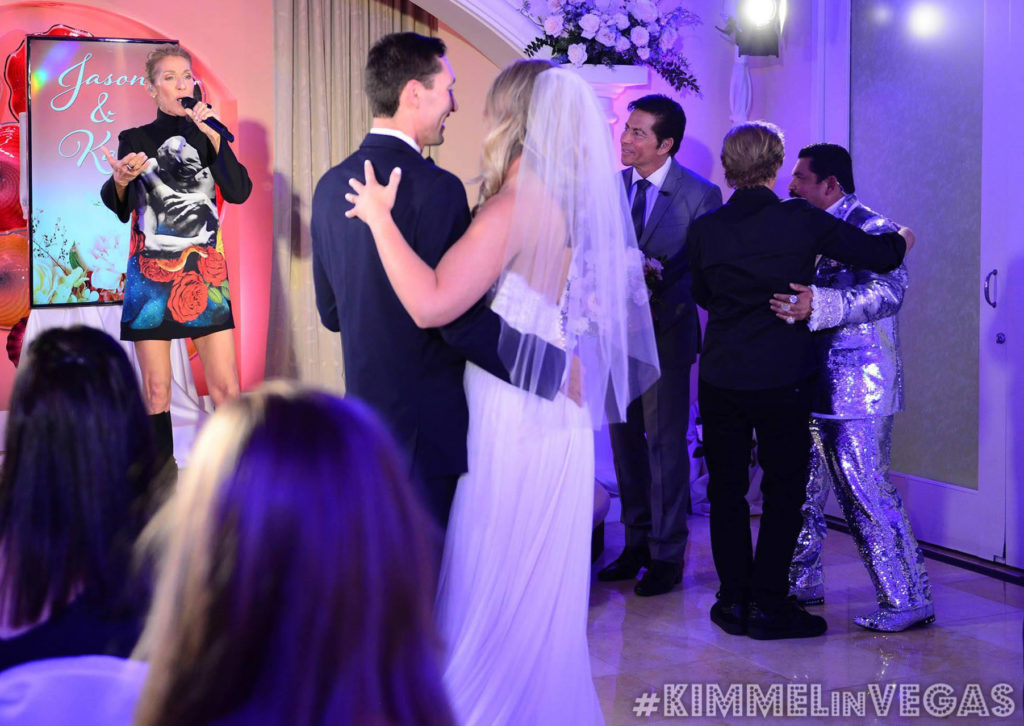 Celine Dion "imbucata" a sorpresa in un matrimonio a Las Vegas
